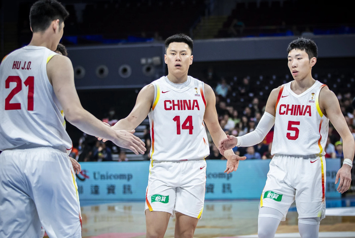 11投8中狂砍27分并命中7记三分，李弘权展现顶级